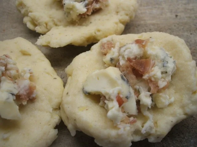 Pasta: Gnocchi Ripieni con Salsa di Salvia - Rezept - Bild Nr. 6