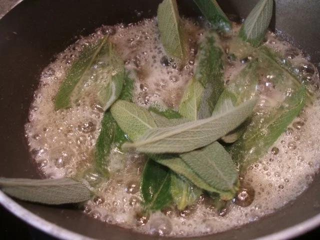 Pasta: Gnocchi Ripieni con Salsa di Salvia - Rezept - Bild Nr. 12