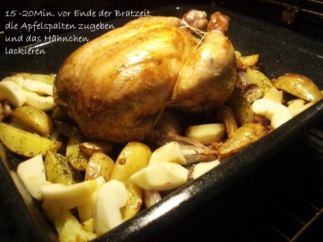 Kräuterhähnchen umgeben von Kartoffeln und Schalotten - Rezept - Bild Nr. 11