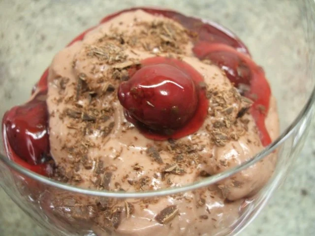 Rezept: Dessert: Schoko-Kirsch-Becher Bild Nr. 2 Dessert: Schoko-Kirsch-Becher - Rezept - Bild Nr. 2