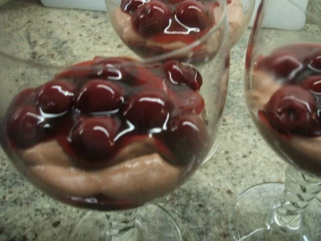 Rezept: Dessert: Schoko-Kirsch-Becher Bild Nr. 10 Dessert: Schoko-Kirsch-Becher - Rezept - Bild Nr. 10