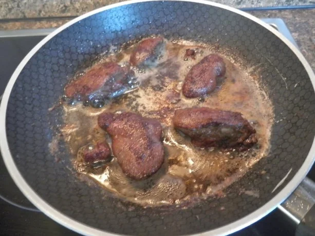 Hähnchenleber mit Zwiebel, Kirschen und Balsamico ... - Rezept - Bild Nr. 4