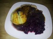 Bier-Schweinebraten mit leckerem Apfelrotkohl (selfmade) und Klößen - Rezept