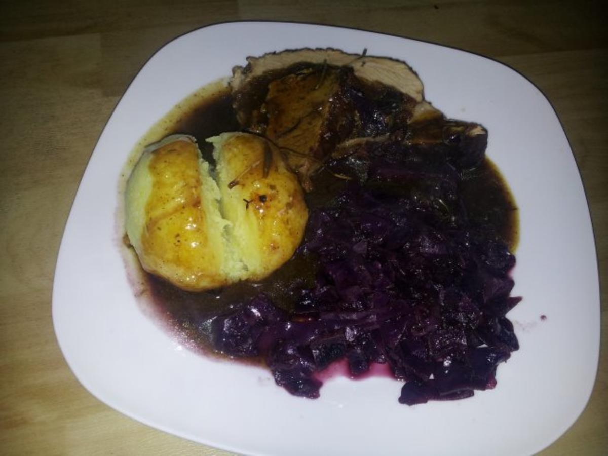 Bilder für Bier-Schweinebraten mit leckerem Apfelrotkohl (selfmade) und Klößen - Rezept