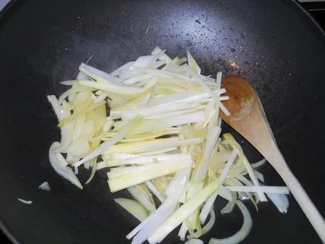 Rezept: Hähnchenoberschenkel mit heißem Wok-Gemüse Bild Nr. 6 Hähnchenoberschenkel mit heißem Wok-Gemüse - Rezept - Bild Nr. 6