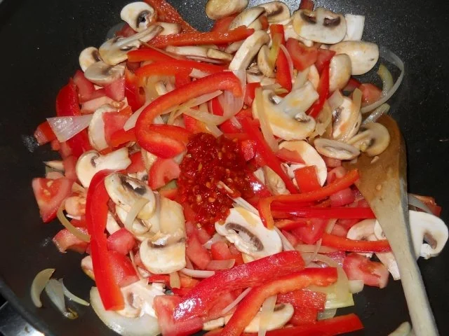 Rezept: Hähnchenoberschenkel mit heißem Wok-Gemüse Bild Nr. 8 Hähnchenoberschenkel mit heißem Wok-Gemüse - Rezept - Bild Nr. 8