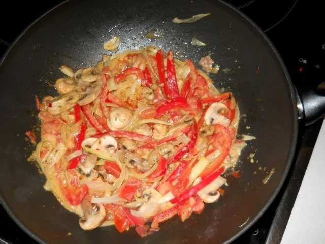 Rezept: Hähnchenoberschenkel mit heißem Wok-Gemüse Bild Nr. 9 Hähnchenoberschenkel mit heißem Wok-Gemüse - Rezept - Bild Nr. 9