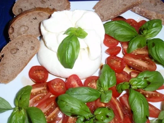 BURATTA mit Tomaten und Basilikum - Rezept - Bild Nr. 4