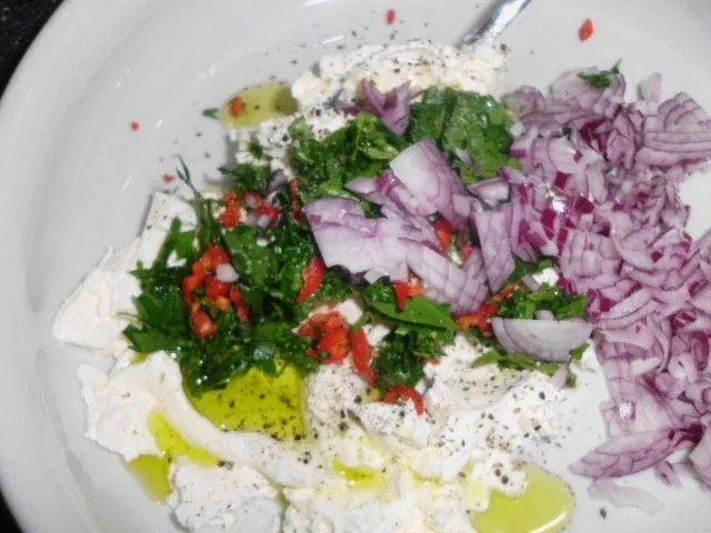 Hähnchenbrustfilet gefüllt und doppelt paniert, dazu Rosmarinkartoffeln - Rezept - Bild Nr. 5