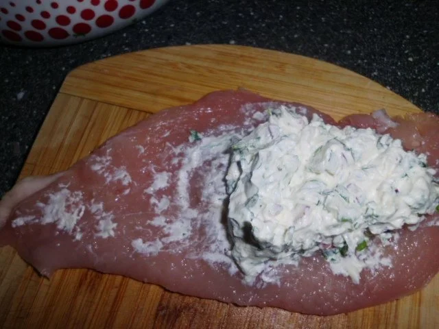 Hähnchenbrustfilet gefüllt und doppelt paniert, dazu Rosmarinkartoffeln - Rezept - Bild Nr. 8