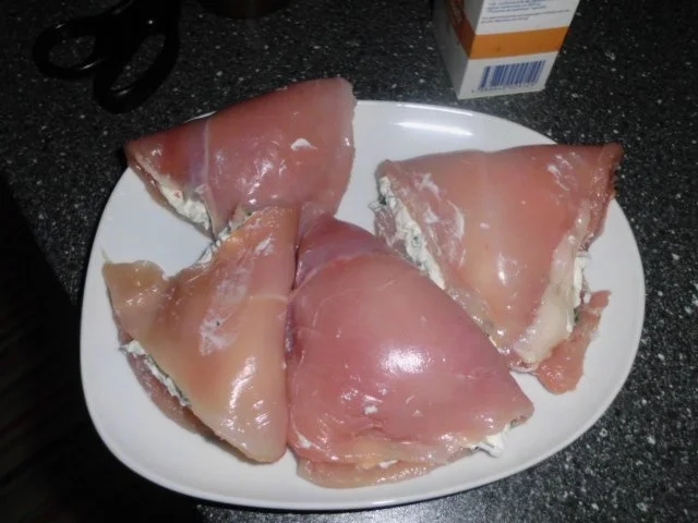 Hähnchenbrustfilet gefüllt und doppelt paniert, dazu Rosmarinkartoffeln - Rezept - Bild Nr. 9