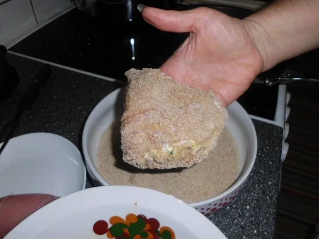 Hähnchenbrustfilet gefüllt und doppelt paniert, dazu Rosmarinkartoffeln - Rezept - Bild Nr. 11