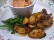 Kartoffeln: Würzig marnierte Ofenkartoffeln mit Dip - Rezept