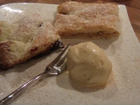 Apfelstrudel und Plaumenmusstrudel - Rezept - Bild Nr. 9