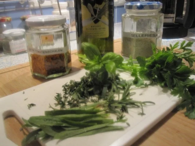 Rezept: Überbackener Butternuss-Kürbis mit Gemüse und Kräutern Bild Nr. 4 Überbackener Butternuss-Kürbis mit Gemüse und Kräutern - Rezept - Bild Nr. 4