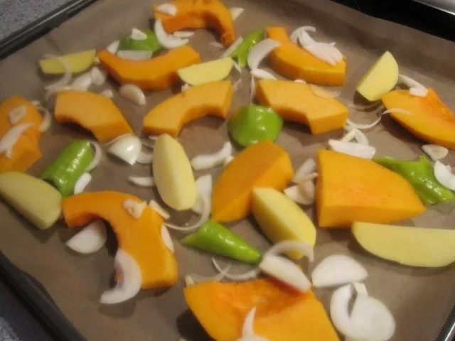 Rezept: Überbackener Butternuss-Kürbis mit Gemüse und Kräutern Bild Nr. 6 Überbackener Butternuss-Kürbis mit Gemüse und Kräutern - Rezept - Bild Nr. 6