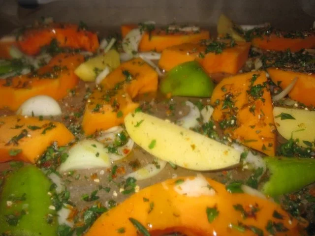 Rezept: Überbackener Butternuss-Kürbis mit Gemüse und Kräutern Bild Nr. 7 Überbackener Butternuss-Kürbis mit Gemüse und Kräutern - Rezept - Bild Nr. 7
