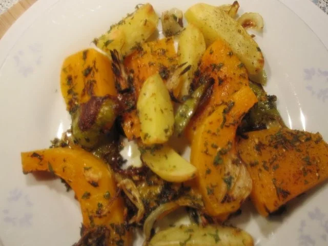 Rezept: Überbackener Butternuss-Kürbis mit Gemüse und Kräutern Bild Nr. 8 Überbackener Butternuss-Kürbis mit Gemüse und Kräutern - Rezept - Bild Nr. 8