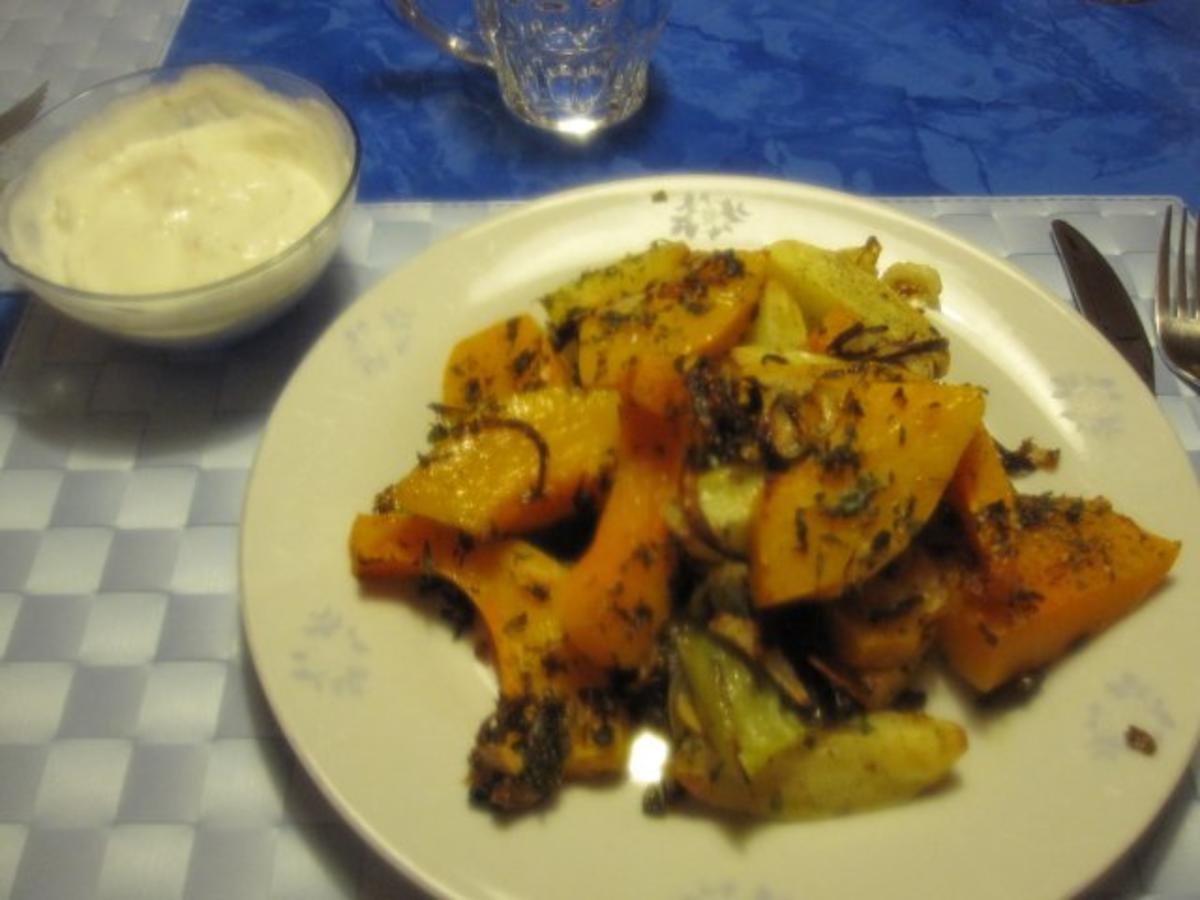 Überbackener Butternuss-Kürbis mit Gemüse und Kräutern - Rezept By ...