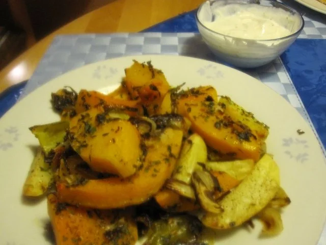 Rezept: Überbackener Butternuss-Kürbis mit Gemüse und Kräutern Bild Nr. 9 Überbackener Butternuss-Kürbis mit Gemüse und Kräutern - Rezept - Bild Nr. 9