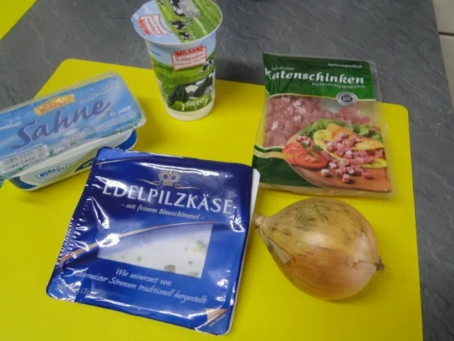 Spitzkohl und Tagliatelle verlieben sich und die Käsesauce war Trauzeuge - Rezept - Bild Nr. 3