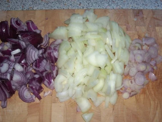 Eintöpfe/Suppen: Feiner Zwiebel-Gemüse-Eintopf mit Paprika-Hackbällchen - Rezept - Bild Nr. 2