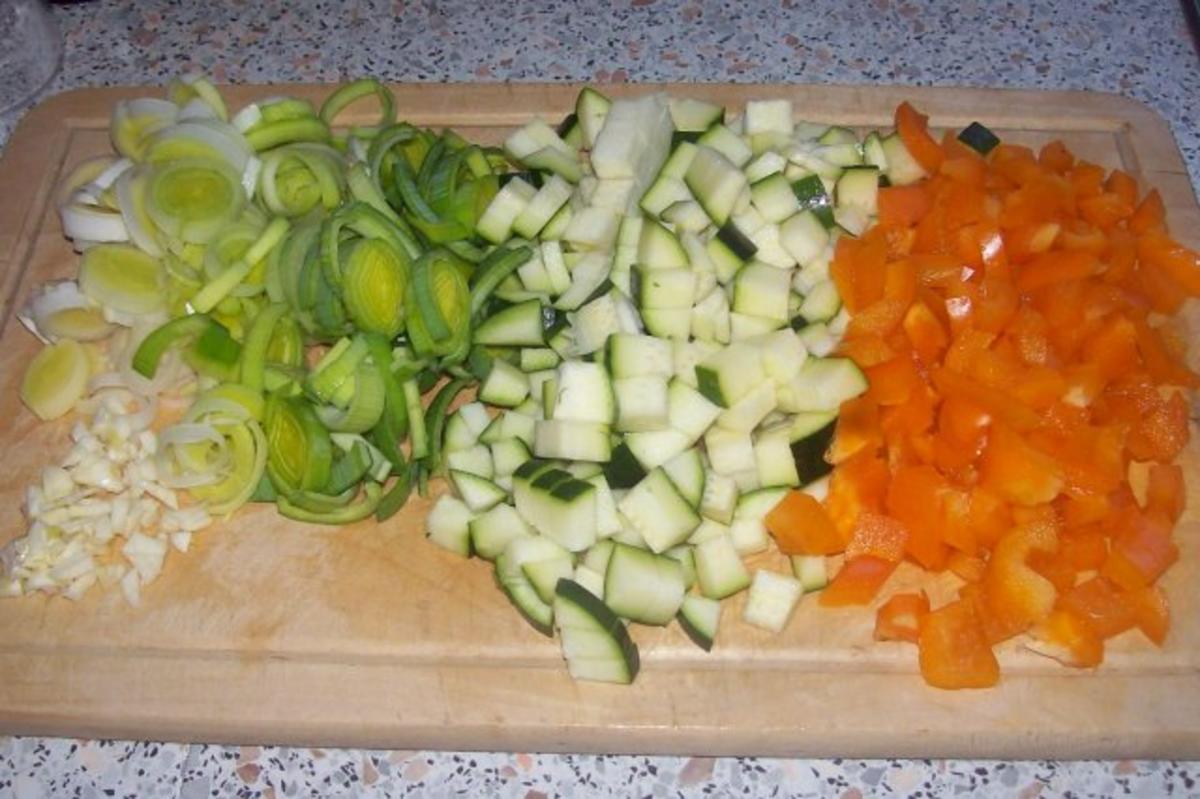 Eintöpfe/Suppen: Feiner Zwiebel-Gemüse-Eintopf mit Paprika-Hackbällchen - Rezept - Bild Nr. 3