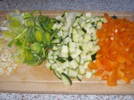 Eintöpfe/Suppen: Feiner Zwiebel-Gemüse-Eintopf mit Paprika-Hackbällchen - Rezept - Bild Nr. 3