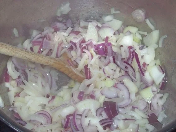 Eintöpfe/Suppen: Feiner Zwiebel-Gemüse-Eintopf mit Paprika-Hackbällchen - Rezept - Bild Nr. 9