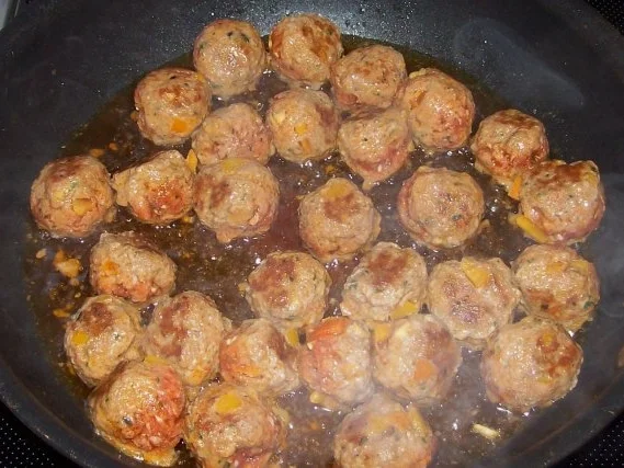 Eintöpfe/Suppen: Feiner Zwiebel-Gemüse-Eintopf mit Paprika-Hackbällchen - Rezept - Bild Nr. 8