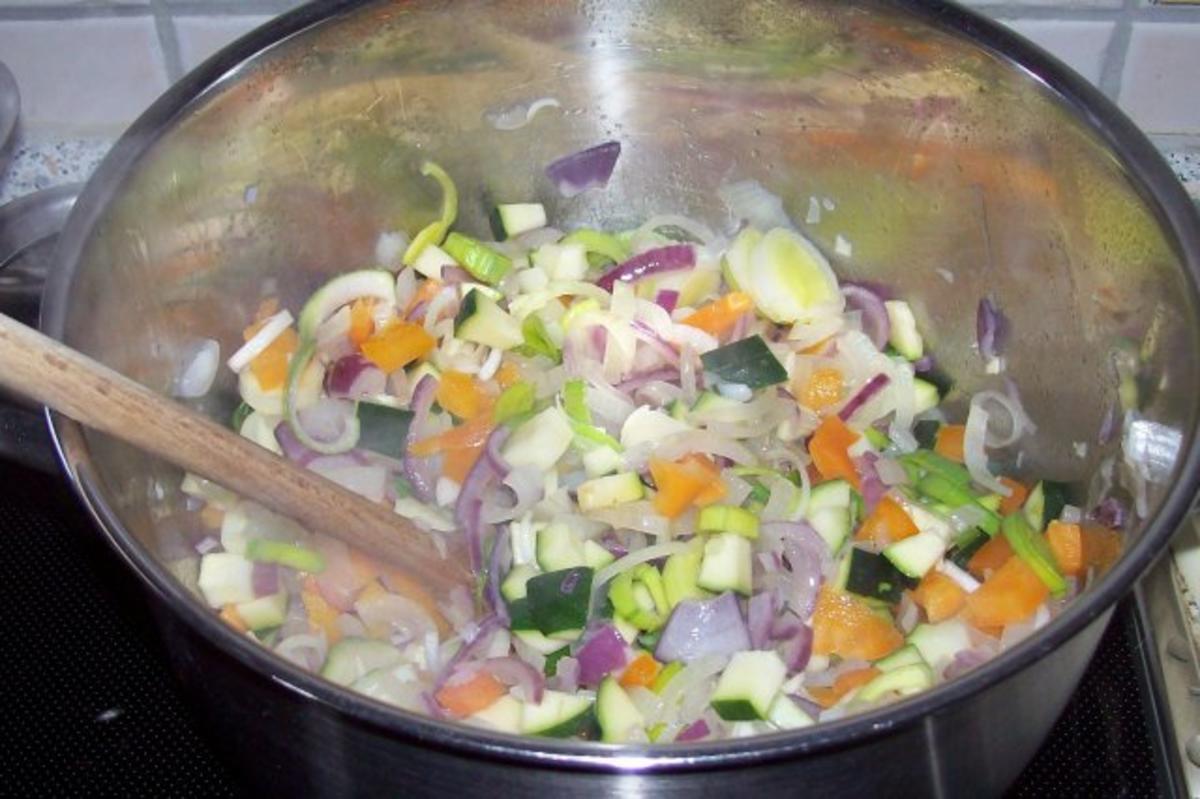 Eintöpfe/Suppen: Feiner Zwiebel-Gemüse-Eintopf mit Paprika-Hackbällchen - Rezept - Bild Nr. 10