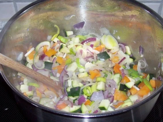 Eintöpfe/Suppen: Feiner Zwiebel-Gemüse-Eintopf mit Paprika-Hackbällchen - Rezept - Bild Nr. 10