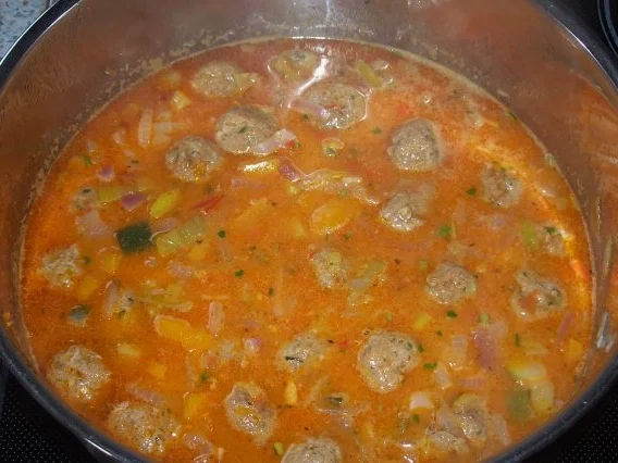 Eintöpfe/Suppen: Feiner Zwiebel-Gemüse-Eintopf mit Paprika-Hackbällchen - Rezept - Bild Nr. 14