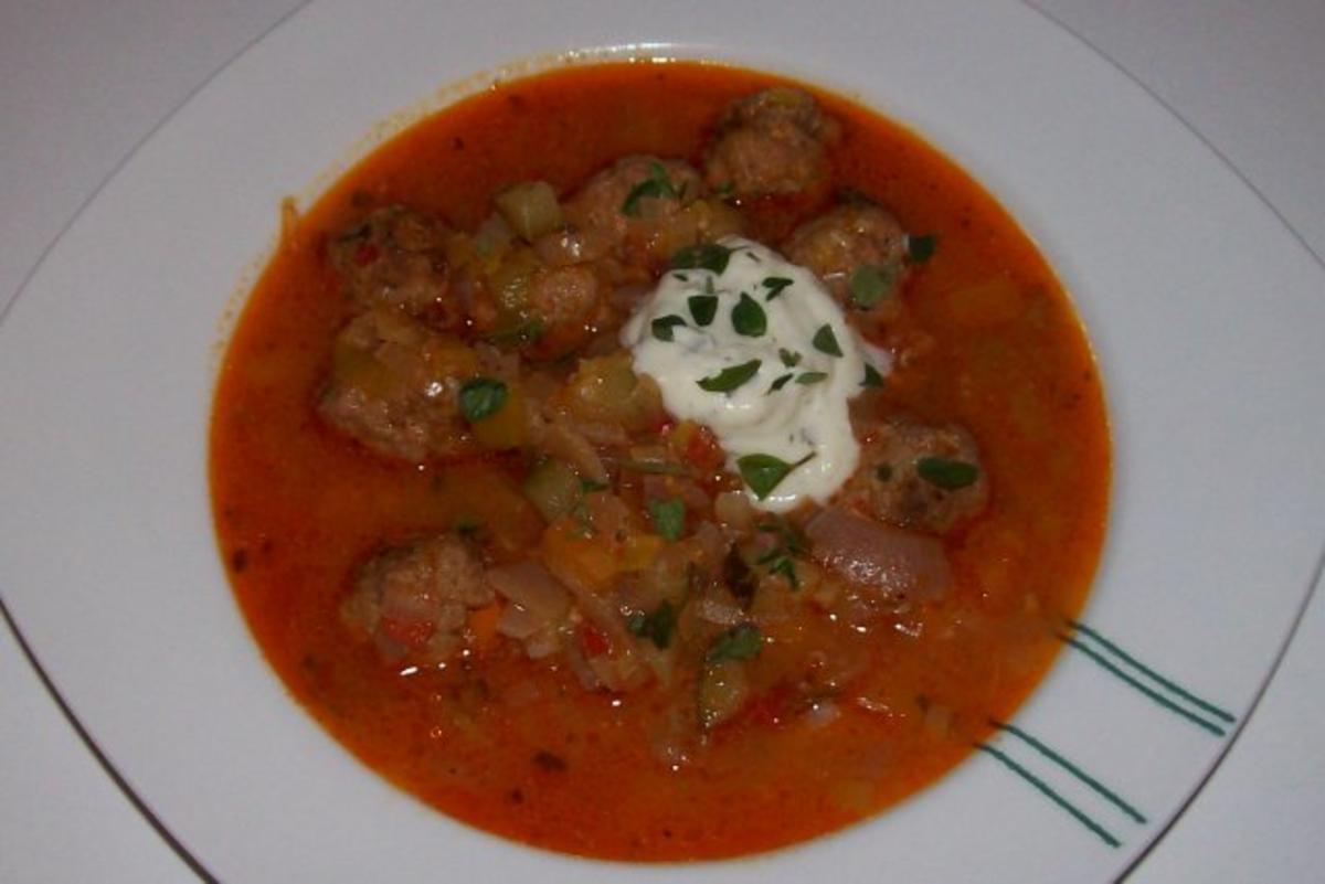 Eintöpfe/Suppen: Feiner Zwiebel-Gemüse-Eintopf mit Paprika-Hackbällchen - Rezept - Bild Nr. 16