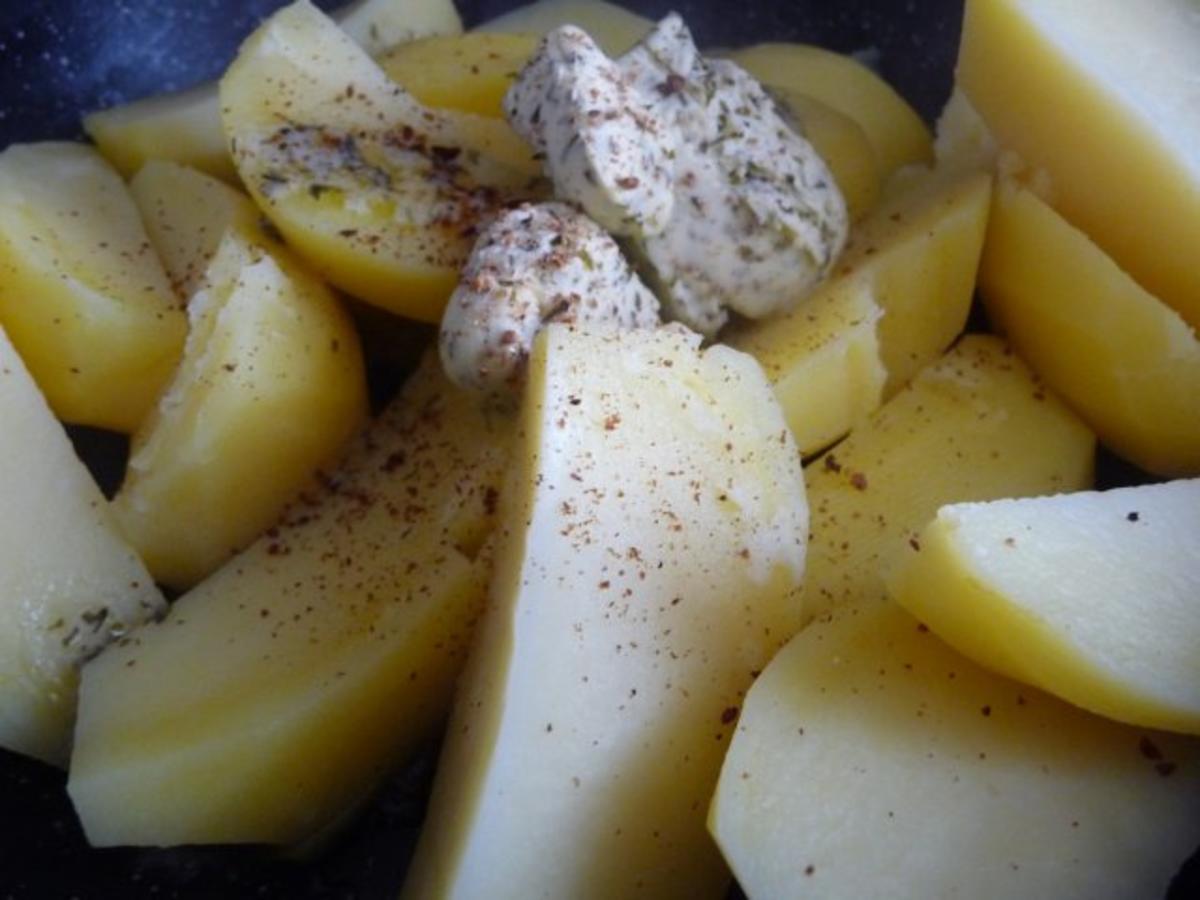 Hackfleisch : Grobe Mettwürste an Kräuterbutter-Kartoffelbrei dazu Apfel-Rosinen-Rotkohl - Rezept - Bild Nr. 7