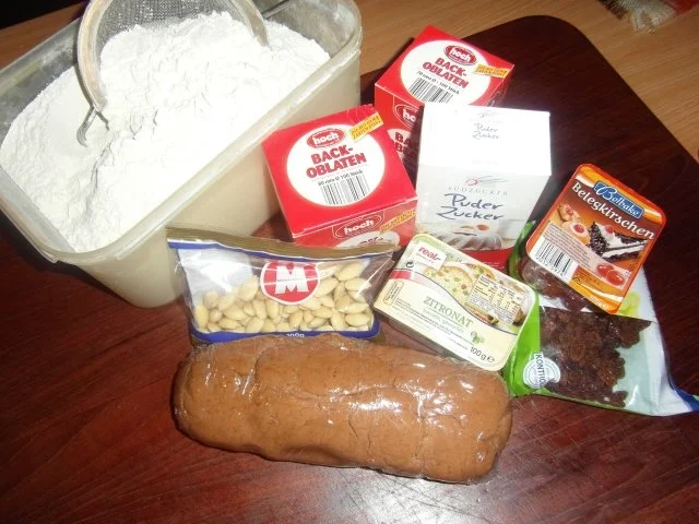 Rezept: Weihnachtsplätzchen :LEBKUCHENTEIG: Grundrezept Bild Nr. 2 Weihnachtsplätzchen :LEBKUCHENTEIG: Grundrezept - Rezept - Bild Nr. 2