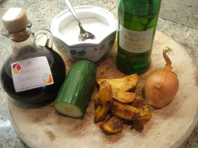 Rezept: Salate: Kleiner Salat von Ofenkartoffeln mit karamellisierten Zwiebeln Bild Nr. 2 Salate: Kleiner Salat von Ofenkartoffeln mit karamellisierten Zwiebeln - Rezept - Bild Nr. 2