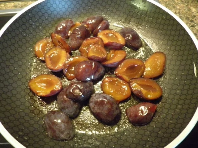 Rezept: Pflaumen - Crumble mit Walnüssen Bild Nr. 4 Pflaumen - Crumble mit Walnüssen - Rezept - Bild Nr. 4