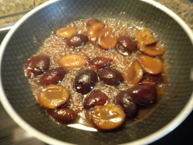 Rezept: Pflaumen - Crumble mit Walnüssen Bild Nr. 6 Pflaumen - Crumble mit Walnüssen - Rezept - Bild Nr. 6