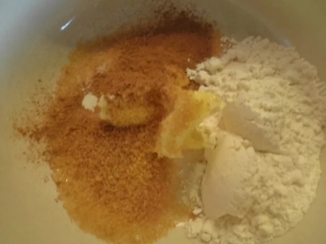 Rezept: Pflaumen - Crumble mit Walnüssen Bild Nr. 8 Pflaumen - Crumble mit Walnüssen - Rezept - Bild Nr. 8