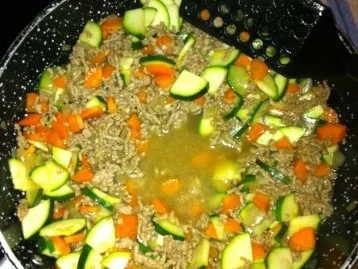 Rezept: Gemüse-Hack-Feta-Nudelpfanne Bild Nr. 4 Gemüse-Hack-Feta-Nudelpfanne - Rezept - Bild Nr. 4