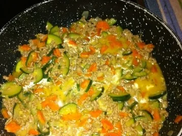 Rezept: Gemüse-Hack-Feta-Nudelpfanne Bild Nr. 6 Gemüse-Hack-Feta-Nudelpfanne - Rezept - Bild Nr. 6