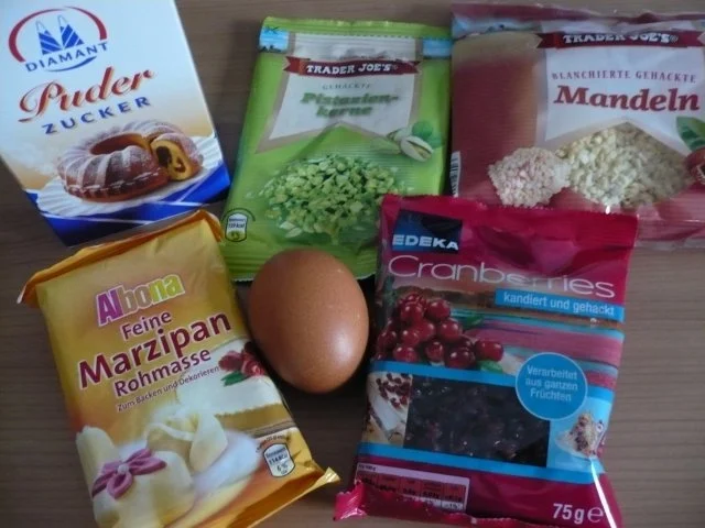 Rezept: Cranberry - Marzipan - Kipferl Bild Nr. 2 Cranberry - Marzipan - Kipferl - Rezept - Bild Nr. 2