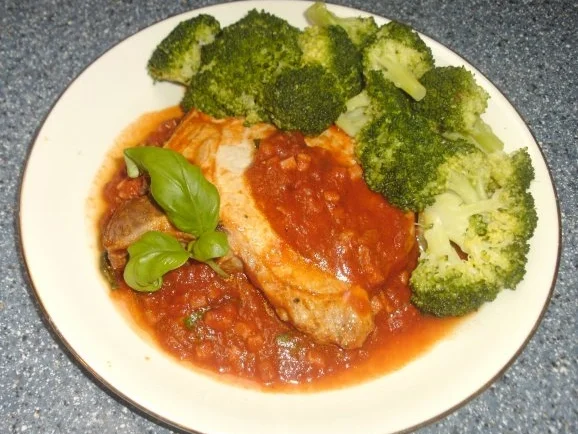 Rezept: Koteletts in Speck-Tomatensoße Koteletts in Speck-Tomatensoße - Rezept