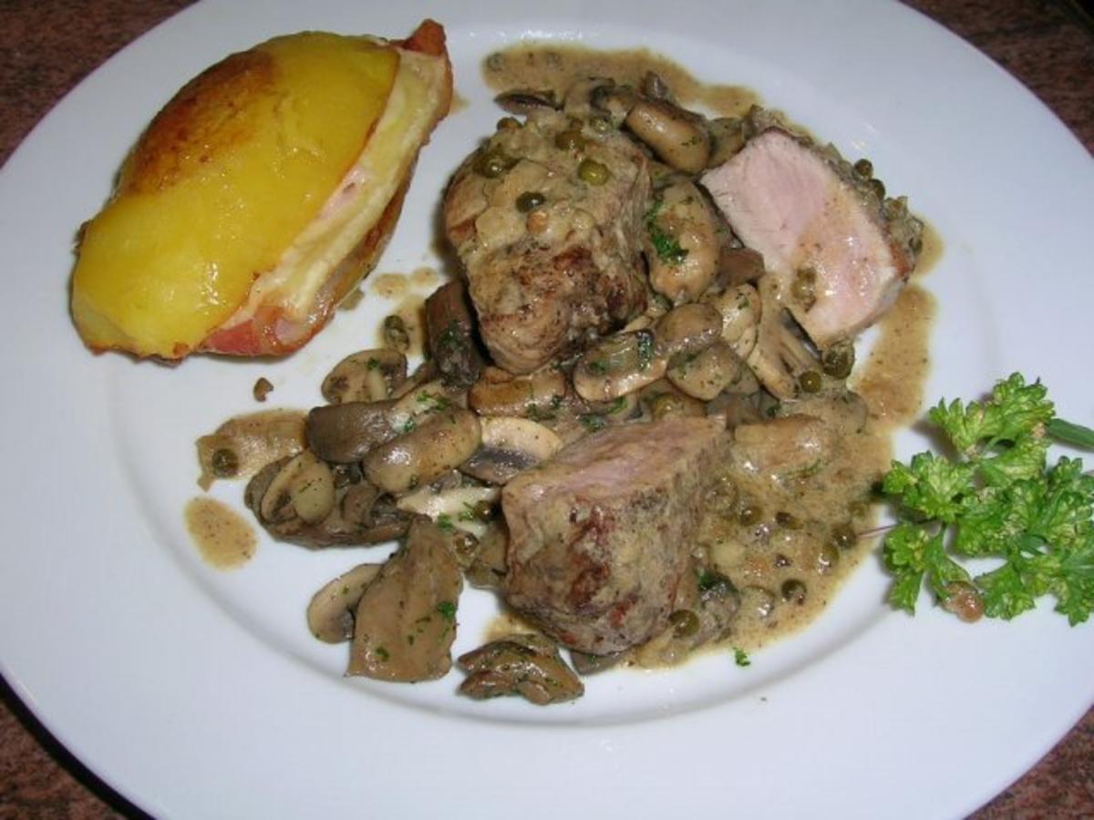 Schweinemedaillons in Pfeffersauce, an Pilzragout und Herrenkartoffeln - Rezept - Bild Nr. 5