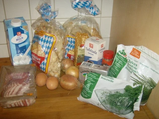 Rezept: Speckknödelsuppe Bild Nr. 2 Speckknödelsuppe - Rezept - Bild Nr. 2