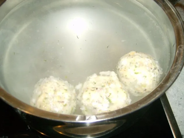 Rezept: Speckknödelsuppe Bild Nr. 7 Speckknödelsuppe - Rezept - Bild Nr. 7