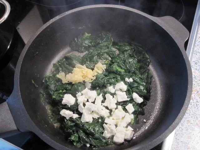 Rezept: Hühnerfilet 's mit Blattspinat und Feta-Käse überbacken Bild Nr. 6 Hühnerfilet 's mit Blattspinat und Feta-Käse überbacken - Rezept - Bild Nr. 6