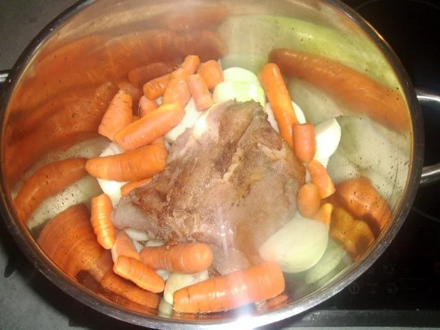 Rezept: Wildschweinfilet in Rotweinsoße Bild Nr. 6 Wildschweinfilet in Rotweinsoße - Rezept - Bild Nr. 6