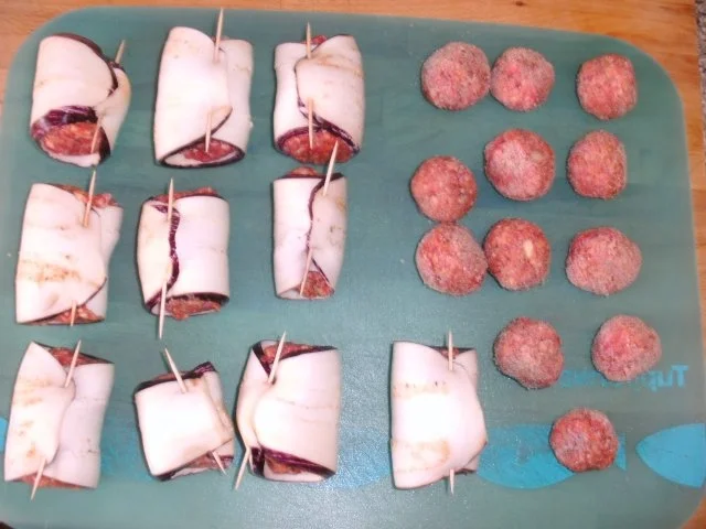 Rezept: Auberginenröllchen auf Tomate Bild Nr. 2 Auberginenröllchen auf Tomate - Rezept - Bild Nr. 2